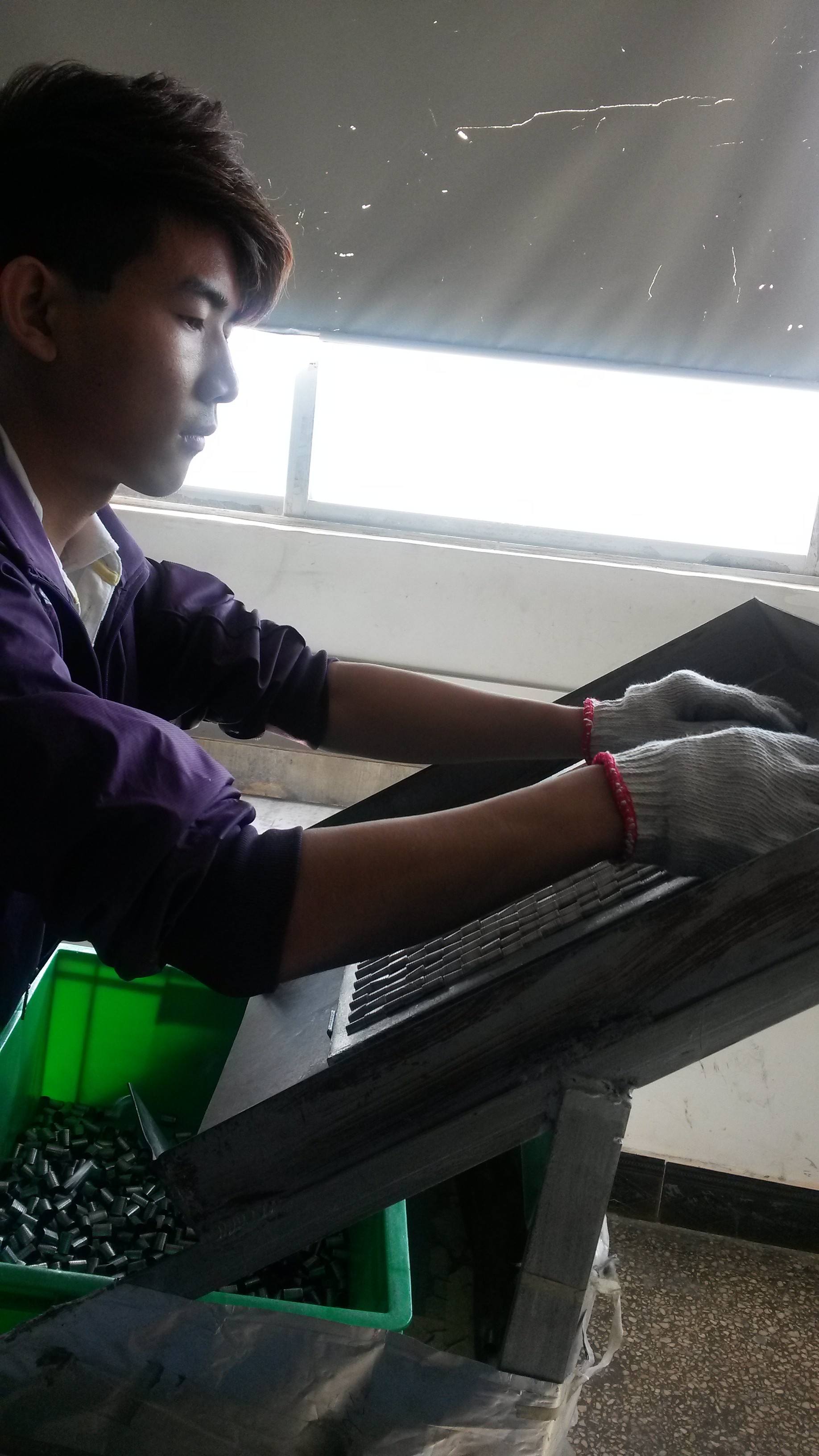 輸入濾波電容加工中 輸入濾波電容加工中